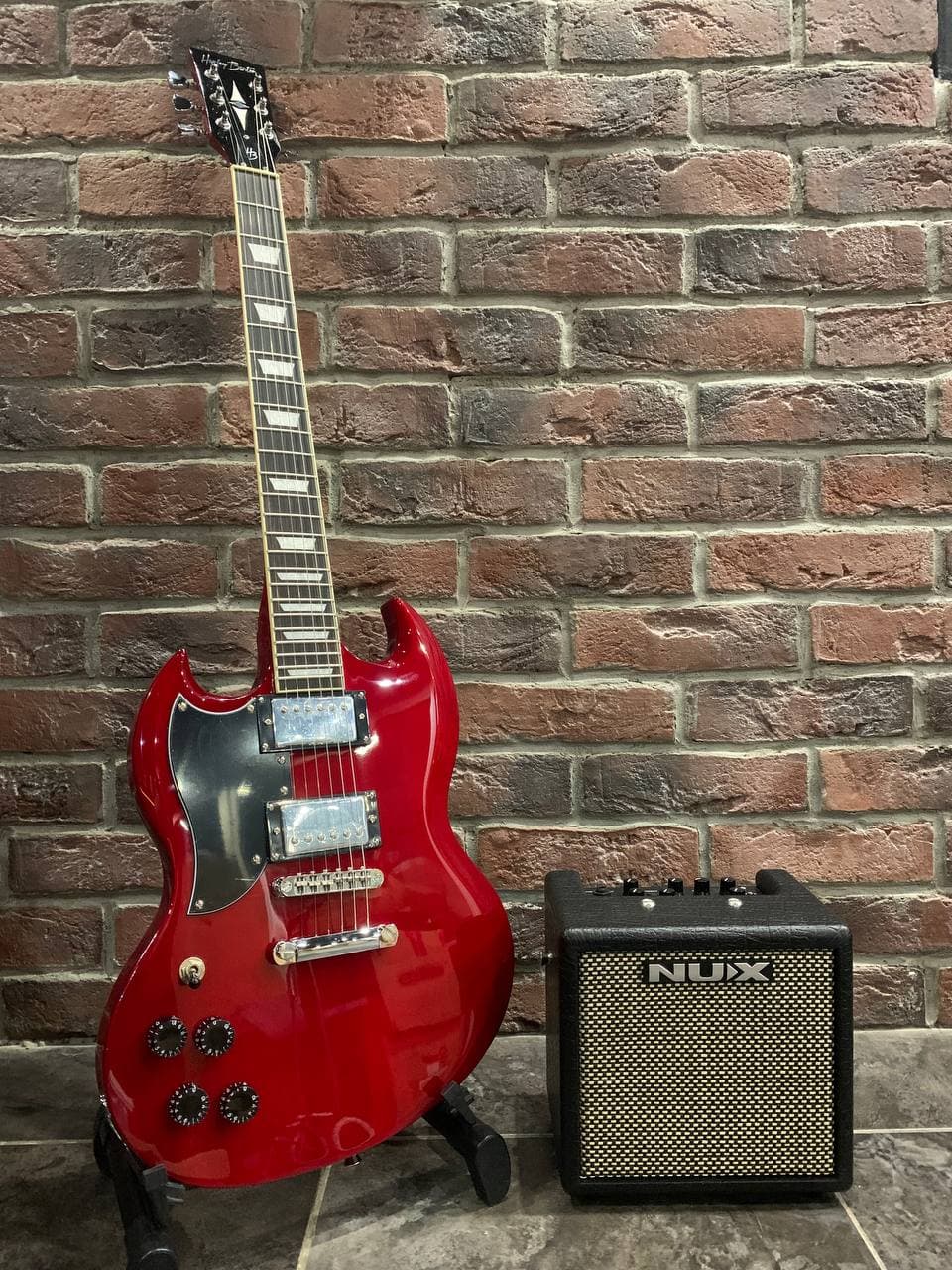 Леворукая Электрогитара Harley Benton SG + Комбоусилитель NUX MK-2 (комплект)